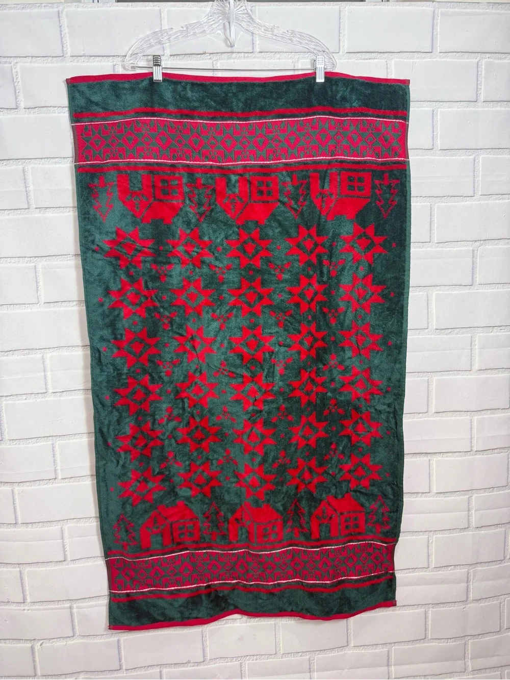 Christmas Holiday Towel Green Red Cottage Stars Holly Soft 23x28 Farmhouse Decor